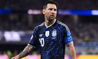 Vì sao Argentina xin FIFA được mặc trang phục phụ để đá bán kết với Anh?