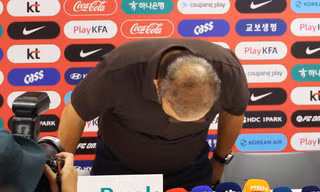 Trưởng đoàn Park Hang-seo cúi đầu xin lỗi, HLV Hàn Quốc từ chức sau thất bại ở World Cup 2026