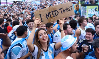 Hành trình săn vé chung kết của NHM Argentina: Bán cả gia tài, đi vay nặng lãi