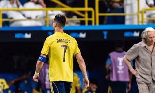 Chán nản sau thất bại ở Cúp châu Á, Ronaldo bỏ lễ trao huy chương