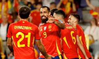 Tiền đạo đội tuyển Tây Ban Nha bị chặn trước đại bản doanh World Cup vì lý do khó đỡ