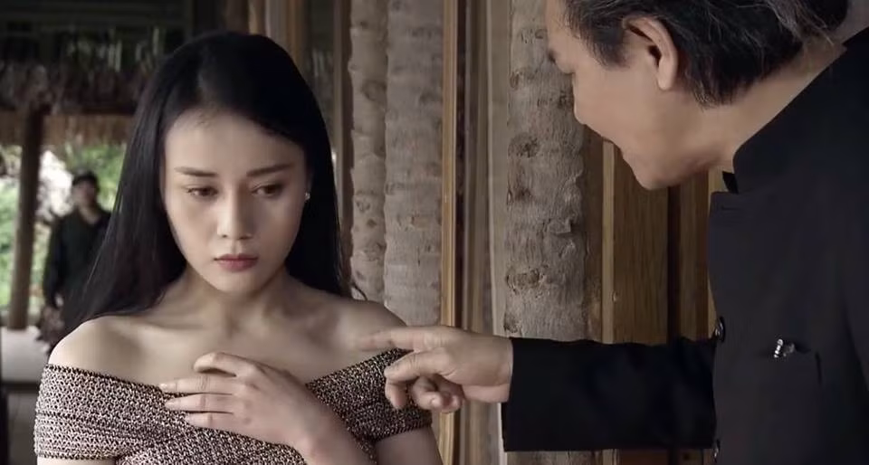 quynh-bup-be-tap-11-canh-bi-di-sung-vao-dau-my-soi-lai-gio-tro-ban-1555108779-width960height514.jpg