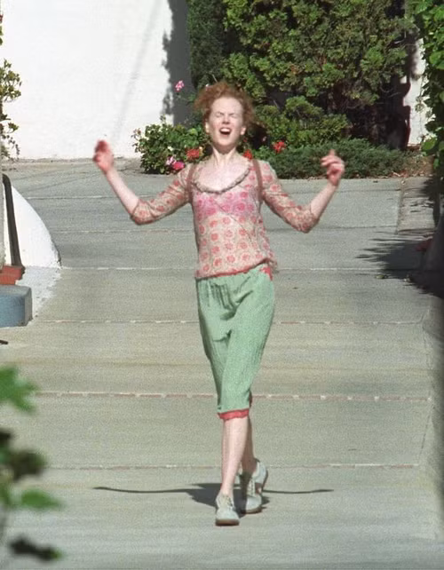 Bức ảnh Nicole Kidman ăn mừng ly hôn Tom Cruise trở thành biểu tượng tại Hollywood. Ảnh: DR/X17online.com.