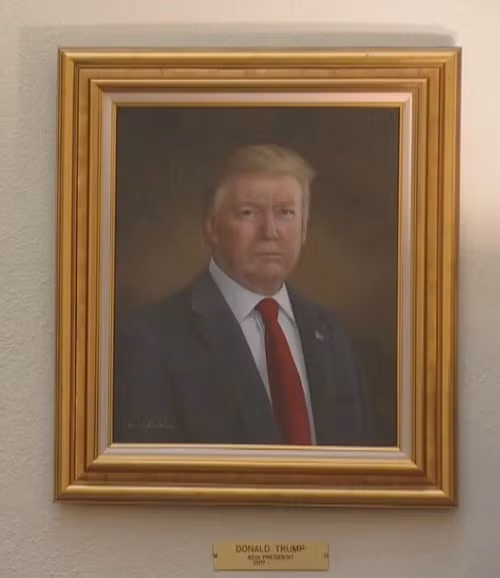 Ông Trump chê bức chân dung của ông tại tòa nhà nghị viện bang Colorado xấu. Ảnh: Truth Social.