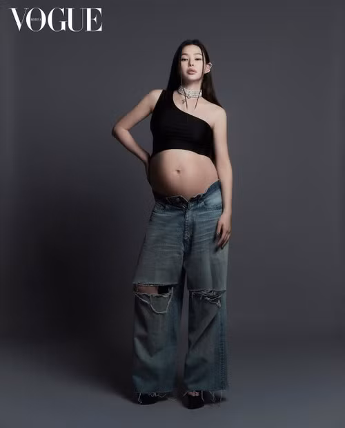 Honey Lee nghe nhạc BTS suốt thai kỳ, cho đến lúc sinh con. Ảnh: Vogue Korea.