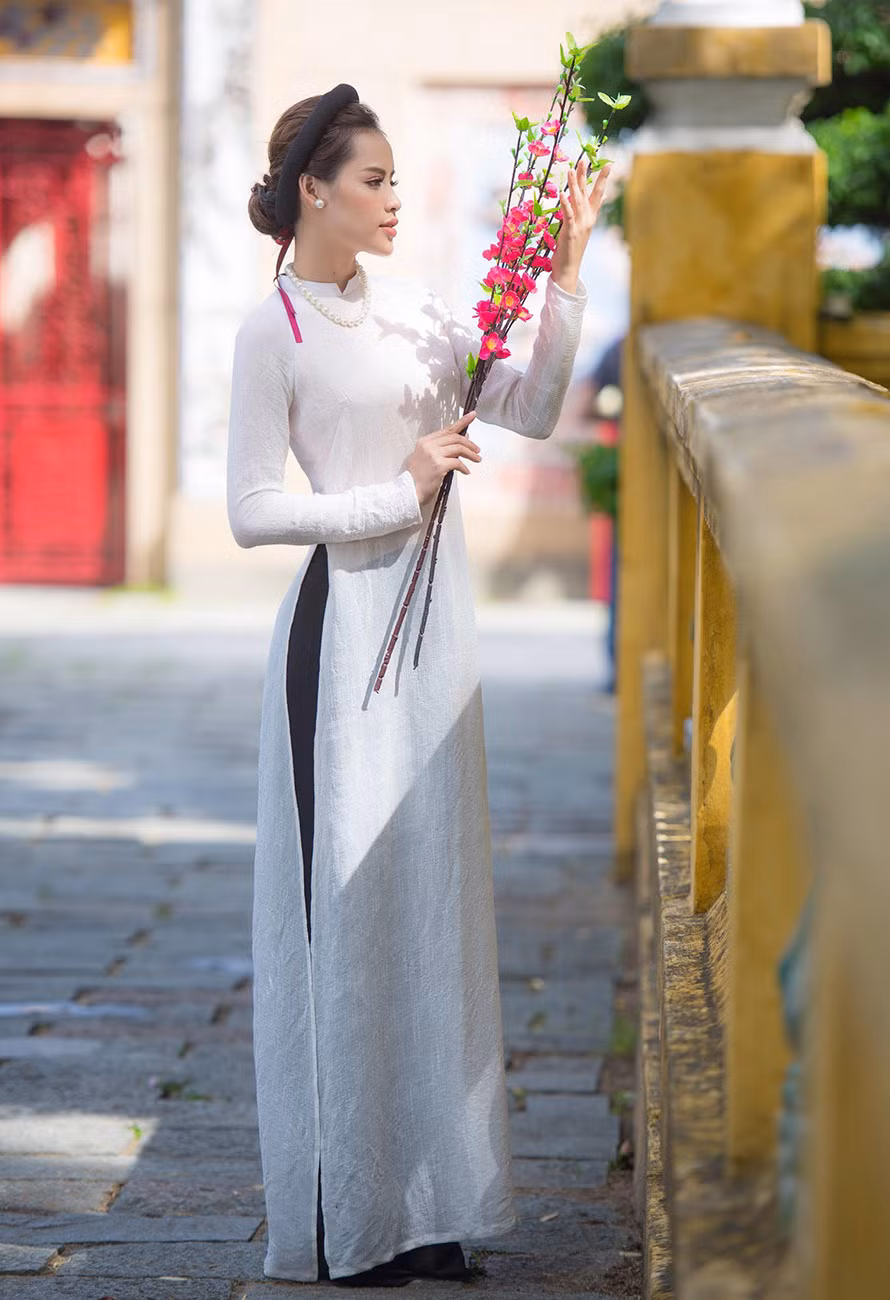 Nữ sinh Sài thành dịu dàng với áo dài khăn vấn ảnh 1