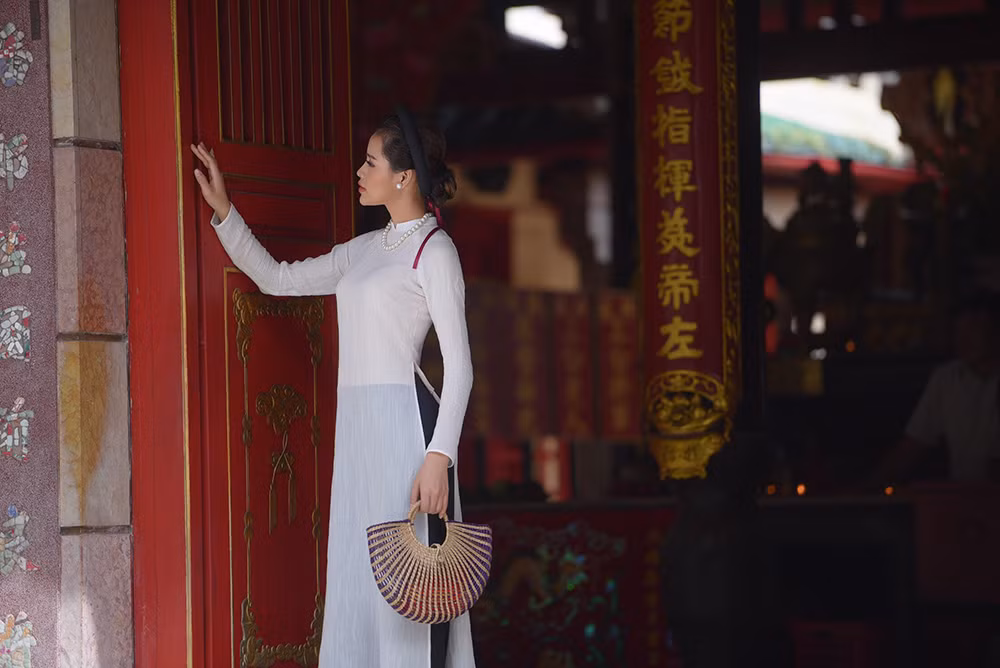 Nữ sinh Sài thành dịu dàng với áo dài khăn vấn ảnh 4