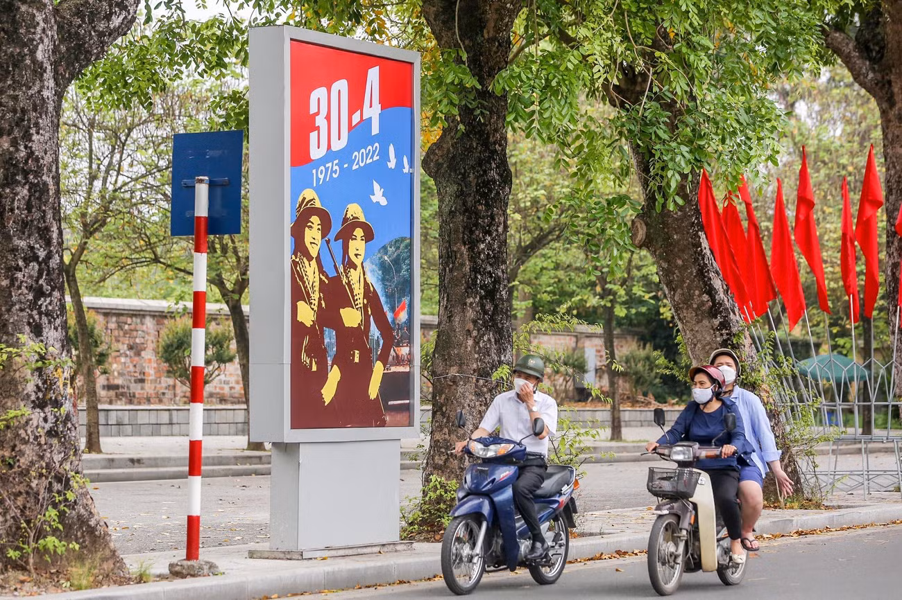 Các hoạt động trang trí, cổ động năm nay nhìn chung có phần đơn giản, không cầu kỳ, song vẫn giữ được sự thanh lịch, trang trọng.
