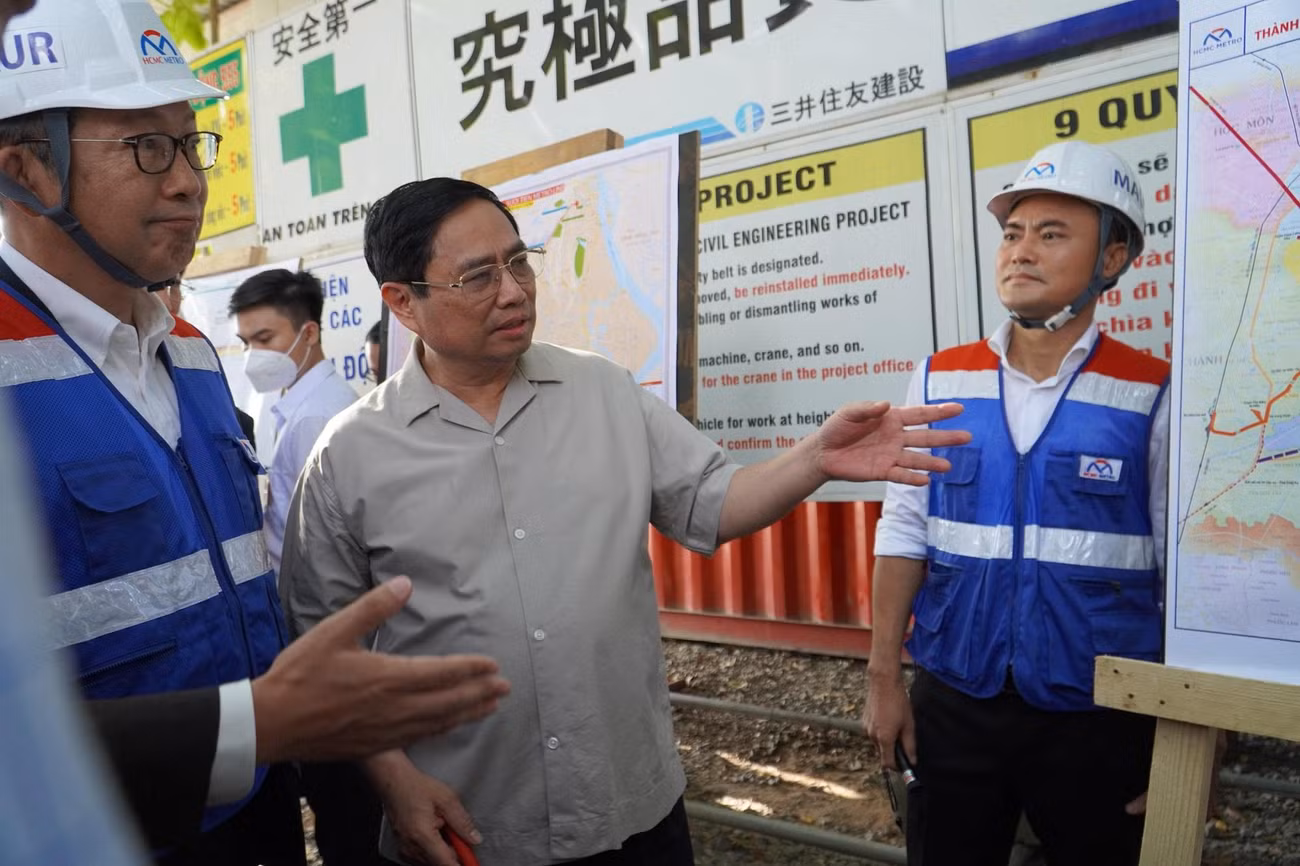 Thủ tướng Phạm Minh Chính thị sát tuyến metro số 1, sáng 27/7