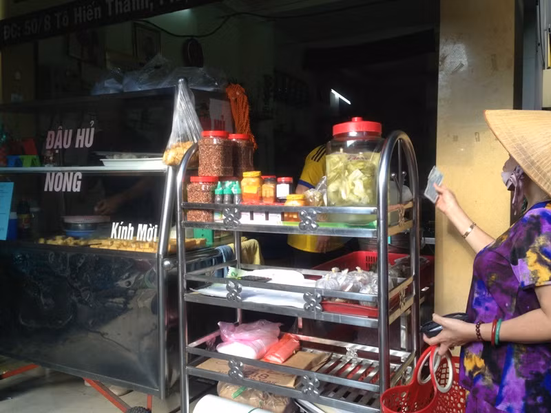 Hoa quả ở Sài Gòn tăng giá mạnh ngày rằm tháng Giêng ảnh 1