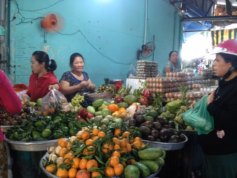 Hoa quả ở Sài Gòn tăng giá mạnh ngày rằm tháng Giêng ảnh 12