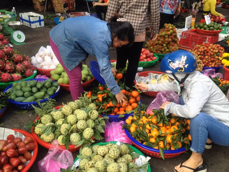 Hoa quả ở Sài Gòn tăng giá mạnh ngày rằm tháng Giêng ảnh 15
