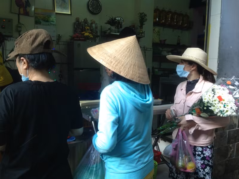 Hoa quả ở Sài Gòn tăng giá mạnh ngày rằm tháng Giêng ảnh 2