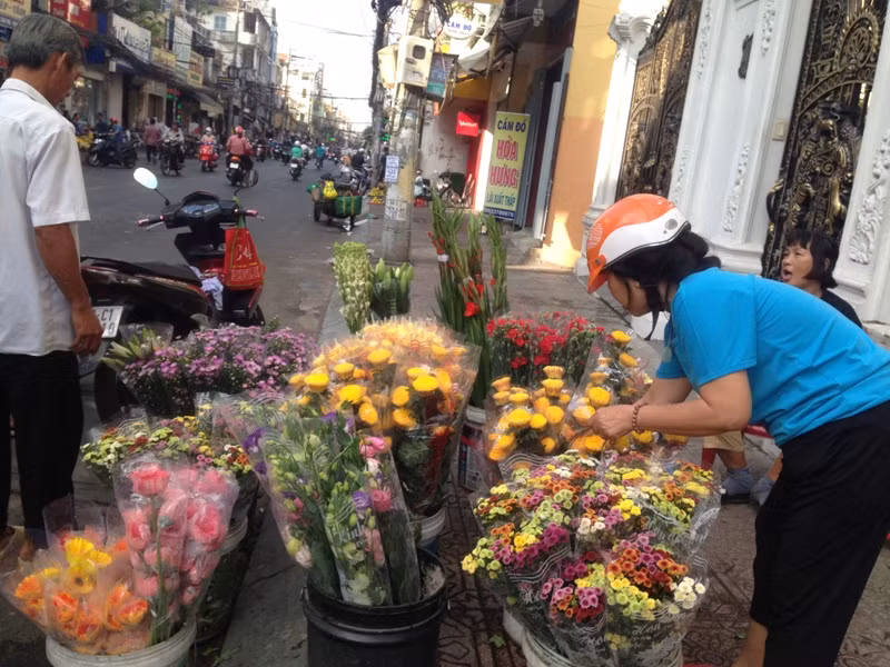 Hoa quả ở Sài Gòn tăng giá mạnh ngày rằm tháng Giêng ảnh 18