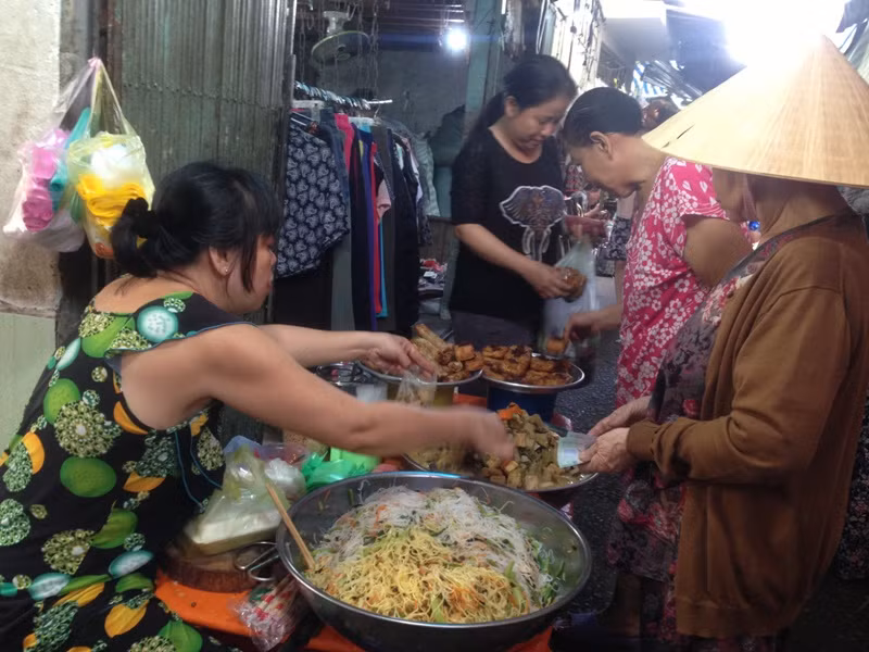 Hoa quả ở Sài Gòn tăng giá mạnh ngày rằm tháng Giêng ảnh 4