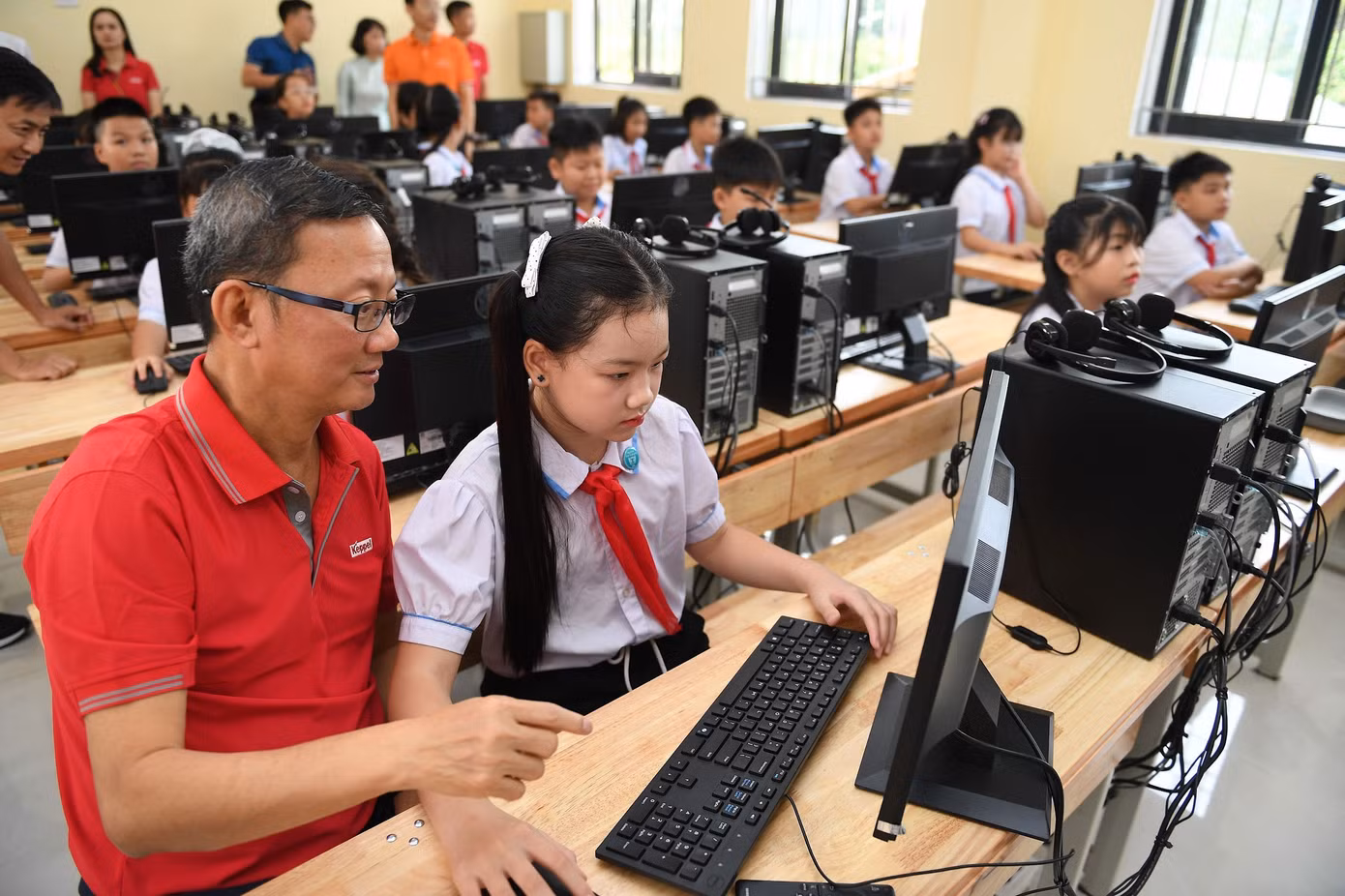 tienphong-119traomaytinh5.jpg