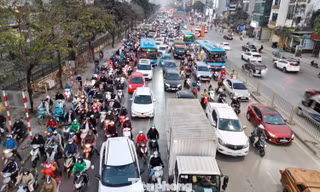Ùn tắc kéo dài trong ngày đầu tổ chức lại giao thông nút Giải Phóng - Nguyễn Hữu Thọ