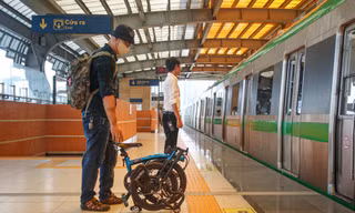 Hanoi Metro xin lỗi về sự việc nhân viên 'cấm hành khách mang xe đạp điện lên tàu'