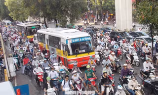 9 phường nào ở Hà Nội trong vùng cấm xe máy chạy xăng? 