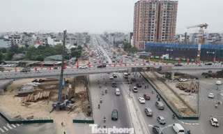 Mở rộng rào chắn phục vụ thi công dự án hầm chui Cổ Linh