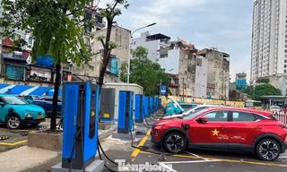 Các trạm sạc cho xe điện tại bến xe Hà Nội được lắp đặt, sử dụng ra sao?