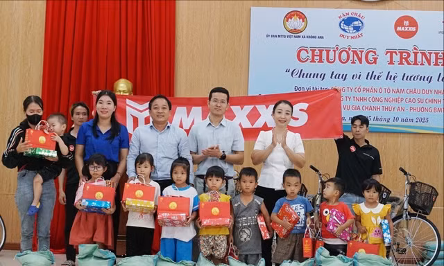 Tiếp động lực cho trẻ nghèo Đắk Lắk vượt khó