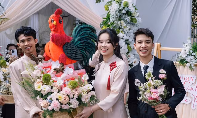 Chú rể Đồng Nai tự làm dàn tráp lễ độc lạ hỏi cưới cô gái cách nhà gần 200km