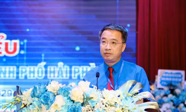 Anh Nguyễn Tường Lâm - Bí thư Trung ương Đoàn, Chủ tịch Trung ương Hội LHTN Việt Nam phát biểu chỉ đạo tại đại hội.