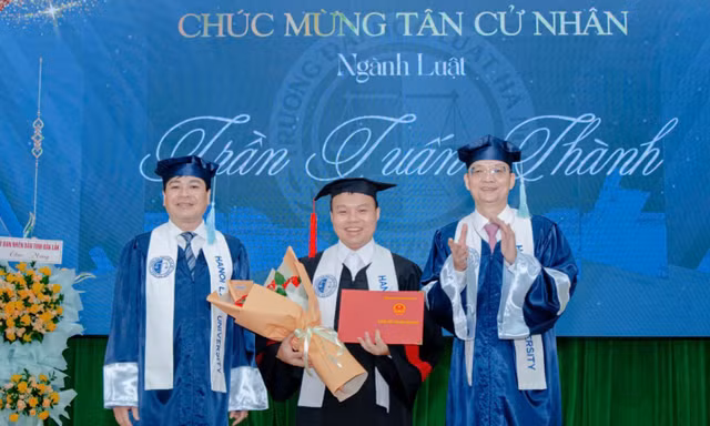 Cử nhân Luật viết đơn tình nguyện nhập ngũ 