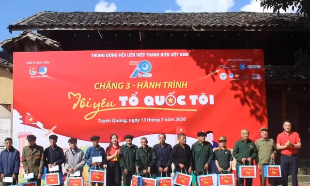 Hành trình 'Tôi yêu Tổ quốc tôi' chặng 3 đến với vùng đất địa đầu Lũng Cú