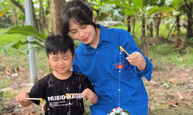 Mang Trung thu đến với trẻ ngoại thành Hà Nội