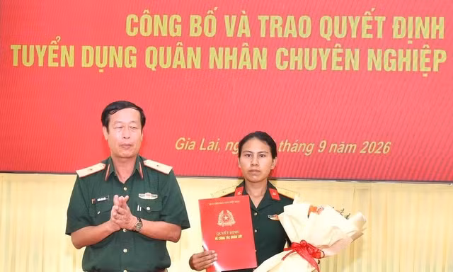 Vợ của thượng sĩ quên mình cứu sống hai người được biên chế vào Quân đoàn 34