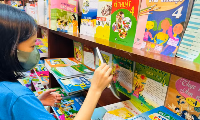 Một bộ sách giáo khoa thống nhất từ năm tới: Lấy ý kiến giáo viên, chỉnh sửa môn tích hợp