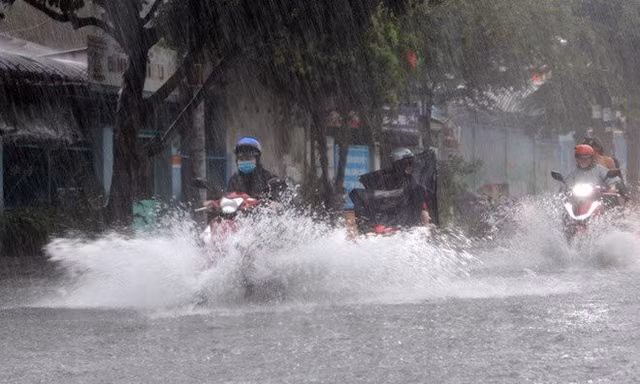 Miền Bắc mưa lớn đỉnh điểm 