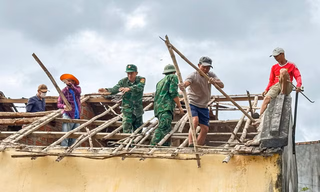 'Thay áo mới’ cho hàng ngàn ngôi nhà tạm, dột nát ở Bình Định
