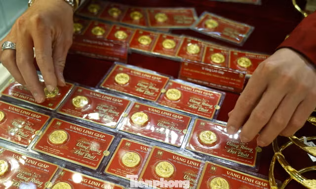 Giá vàng quay đầu giảm