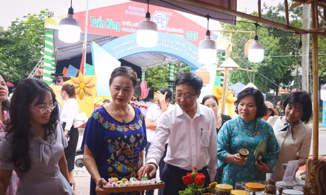 Đặc sản của hơn 20 tỉnh thành có mặt tại tuần hàng sản phẩm OCOP, làng nghề tại Tây Hồ