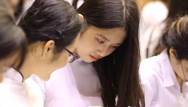 Nhiều trường đại học số thí sinh đăng ký tăng kỷ lục, dự kiến điểm chuẩn thế nào?