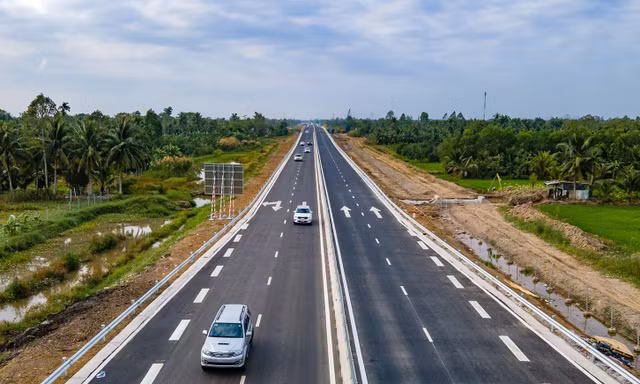 Bắt đầu thu phí 5 đoạn tuyến cao tốc Bắc - Nam