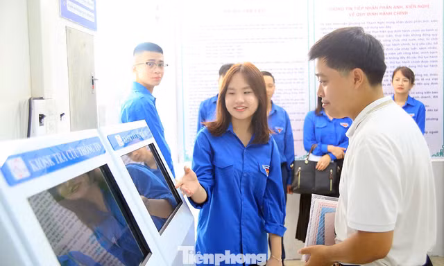 Đoàn viên thanh niên Hải Phòng hỗ trợ công tác vận hành chính quyền 2 cấp.
