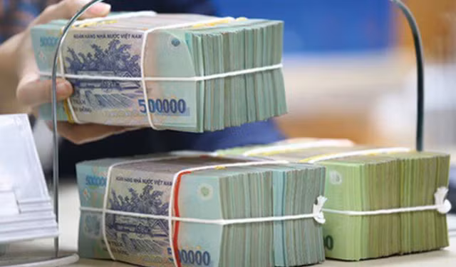 Đang diễn ra việc 'đi đêm' lãi suất huy động 