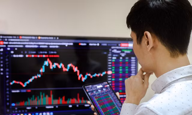 Chứng khoán hướng đỉnh cũ, dòng tiền liệu có đủ mạnh?