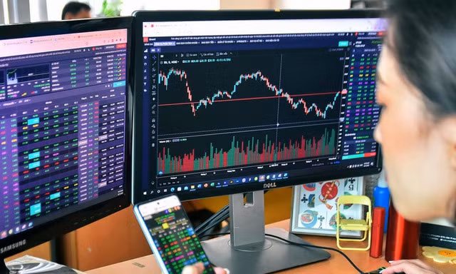 Cổ phiếu 'bắt đáy' về tài khoản, VN-Index mất đà tăng