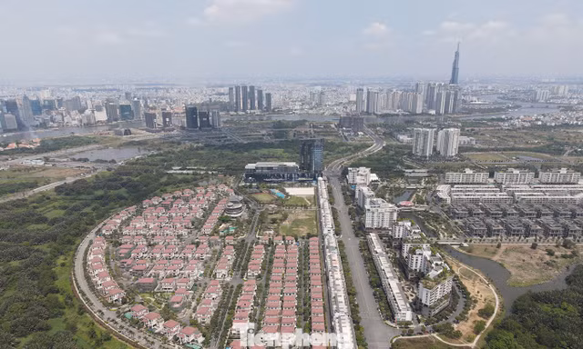 Điều khiến trung tâm tài chính quốc tế dễ ở trên... giấy