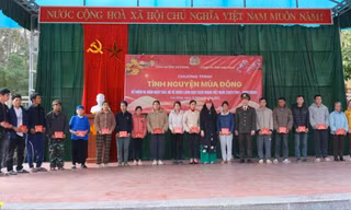 Tuổi trẻ công an An Giang mang 'tình nguyện mùa đông' đến biên giới Cao Bằng