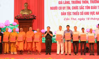 Đại tướng Nguyễn Trọng Nghĩa gặp gỡ 100 người có uy tín, chức sắc tôn giáo tiêu biểu khu vực Nam Bộ