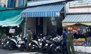 Hai vợ chồng tử vong trong phòng ngủ với nhiều vết đâm