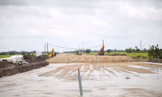Cao tốc trọng điểm trục ngang miền Tây chậm tiến độ