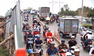 Thi công cầu Ô Môn vướng mặt bằng, Quốc lộ 91 qua Cần Thơ ùn tắc