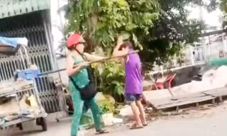Hai cháu bé bị cô ruột đánh đập vì bán vé số không hết